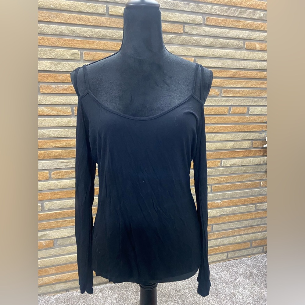Xl guess cold shoulder long sleeve top
